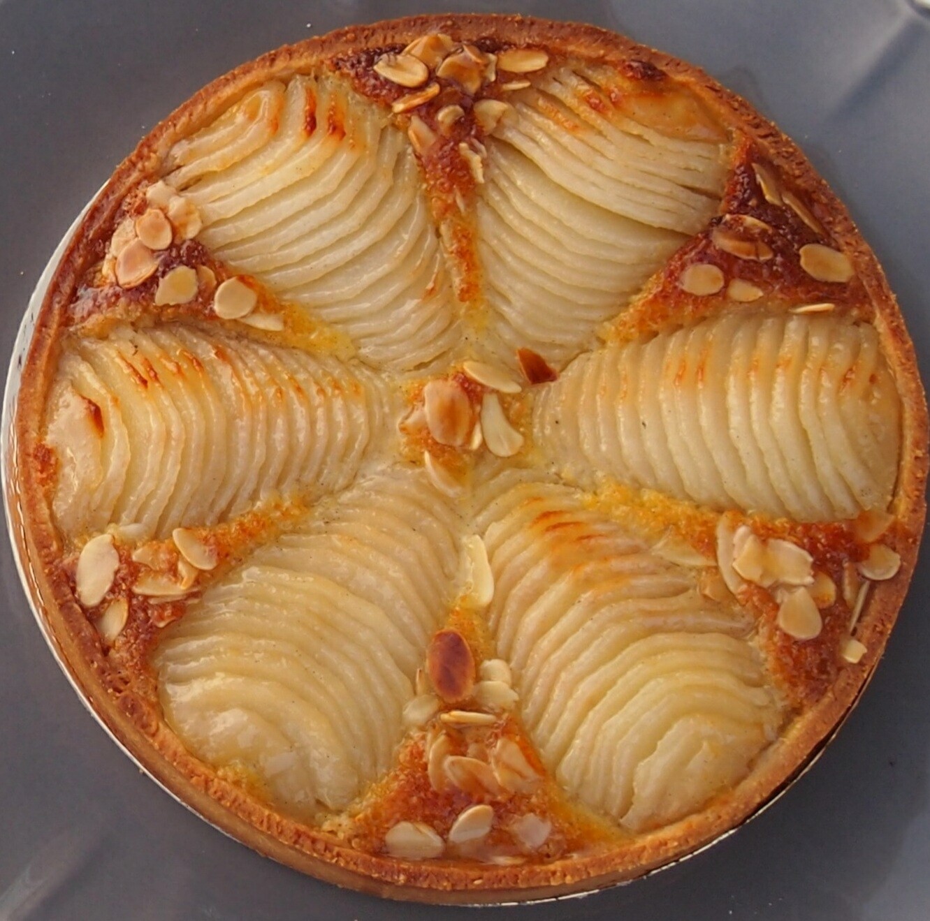 Tarte bourdalou, caramel sauce.