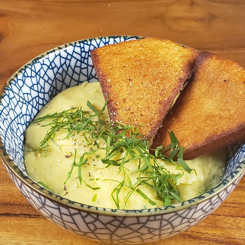 Sweet potatoes and cardamum caviard, fried pita chips.
v, vi, gf, lf