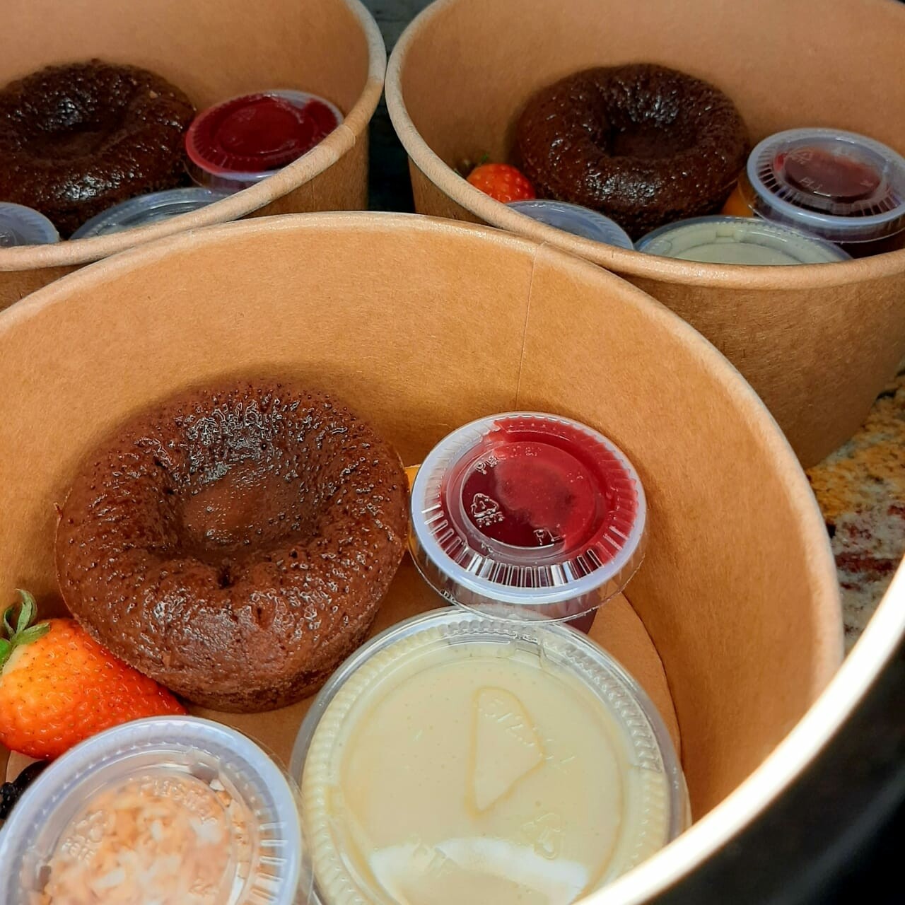 Chocolat Molton, Red Berries Heart, English Cream. V