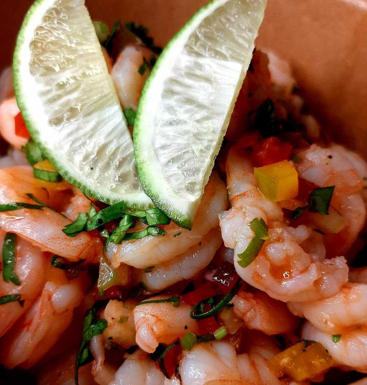 Shrimp ceviche, bloody Mary lime salsa, patacones. 500gr 2 to 4 servings. 
V, ve, gf, k