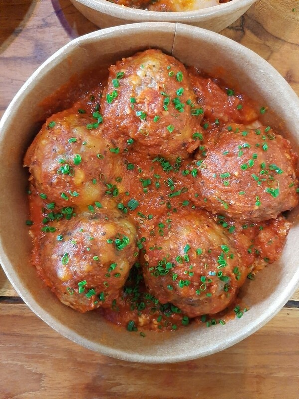Beef and cheddar cheese keto meatballs, served over roasted broccoli 
Gf, k