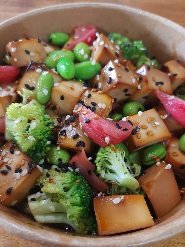 Oven roasted teriyaki marinated tofu, edamame, brocolis and preserved sweet radishes, ginger rice. V, ve, gf, lf
