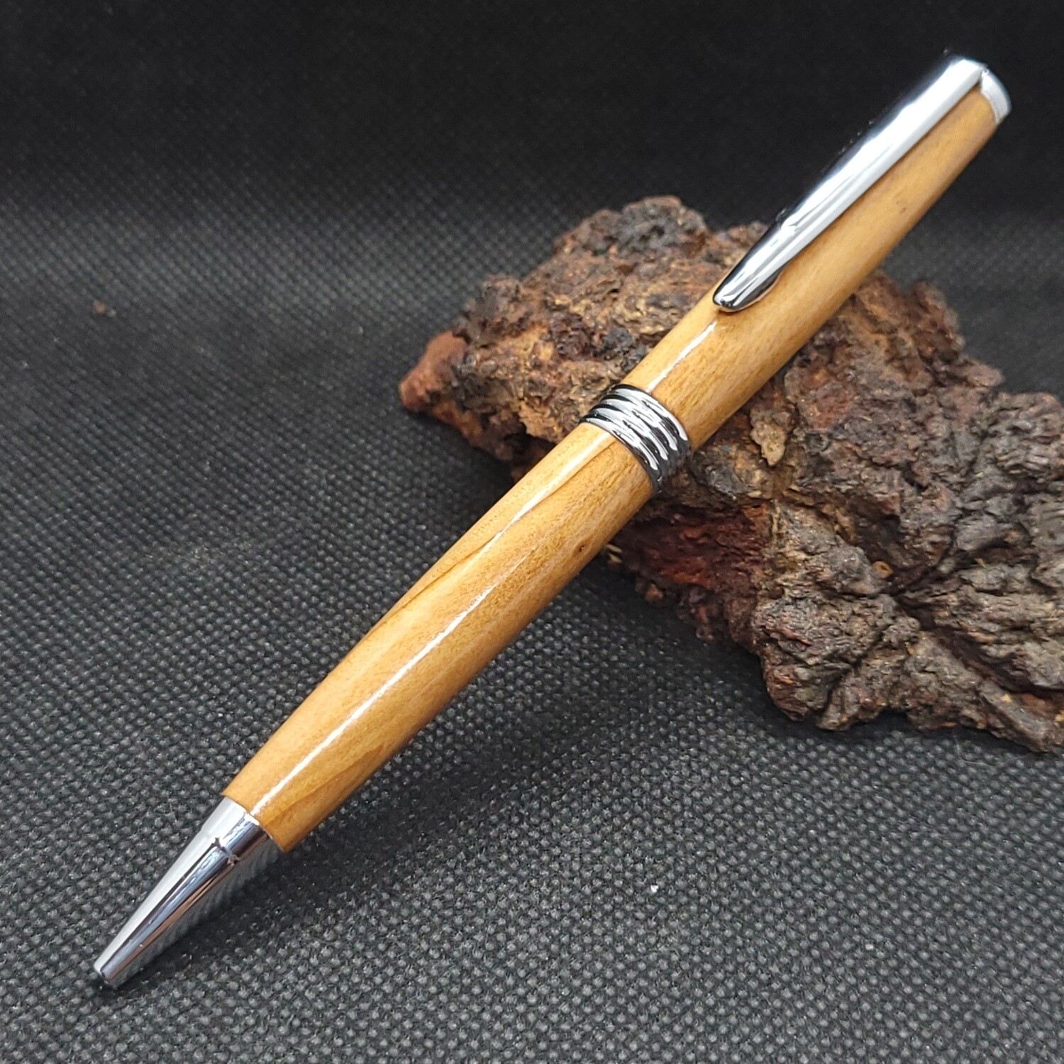 Streamline ballpoint pen
