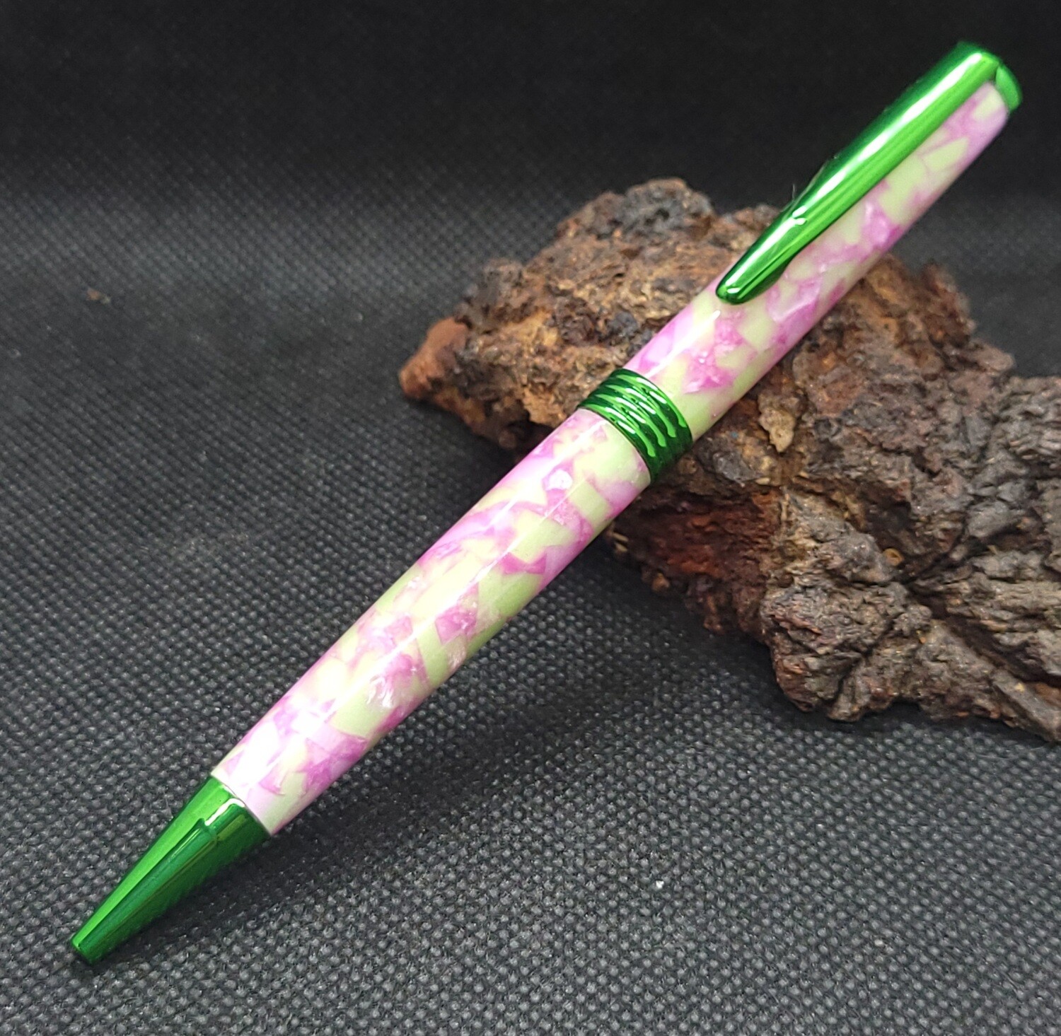 Streamline ballpoint pen