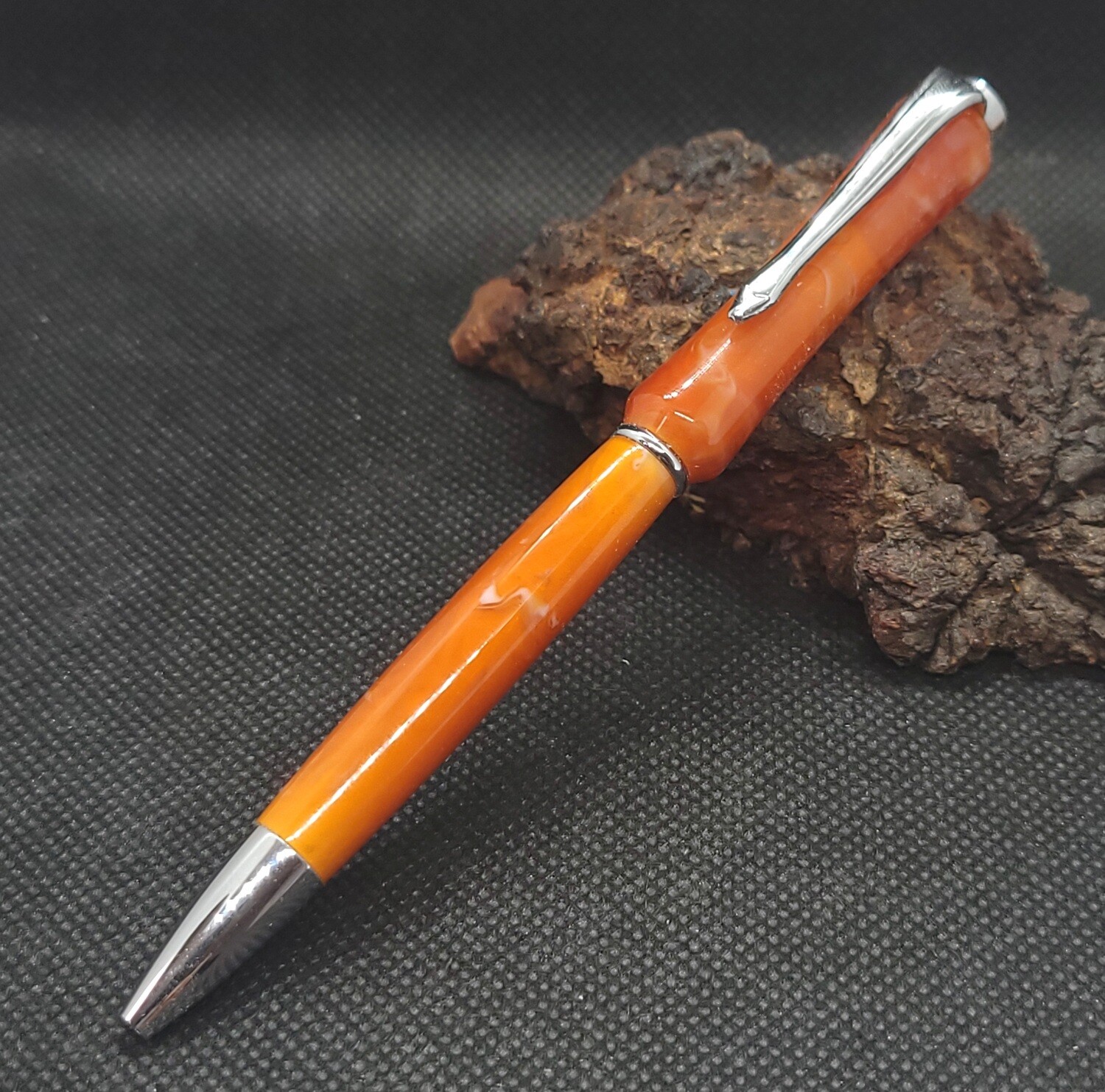 Social balpoint pen
