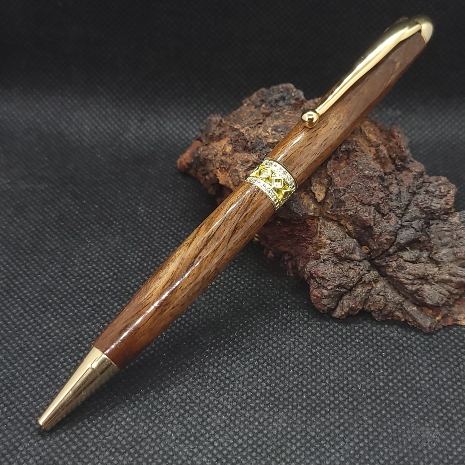 Streamline ballpoint pen