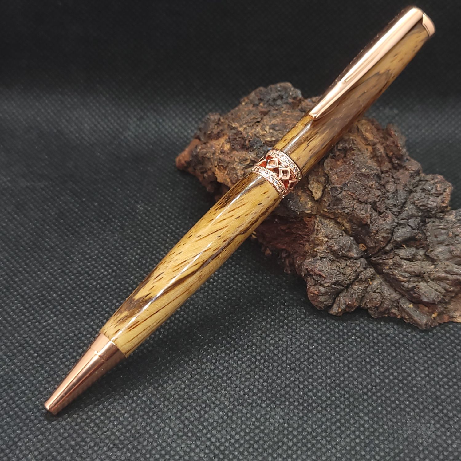 Streamline ballpoint pen