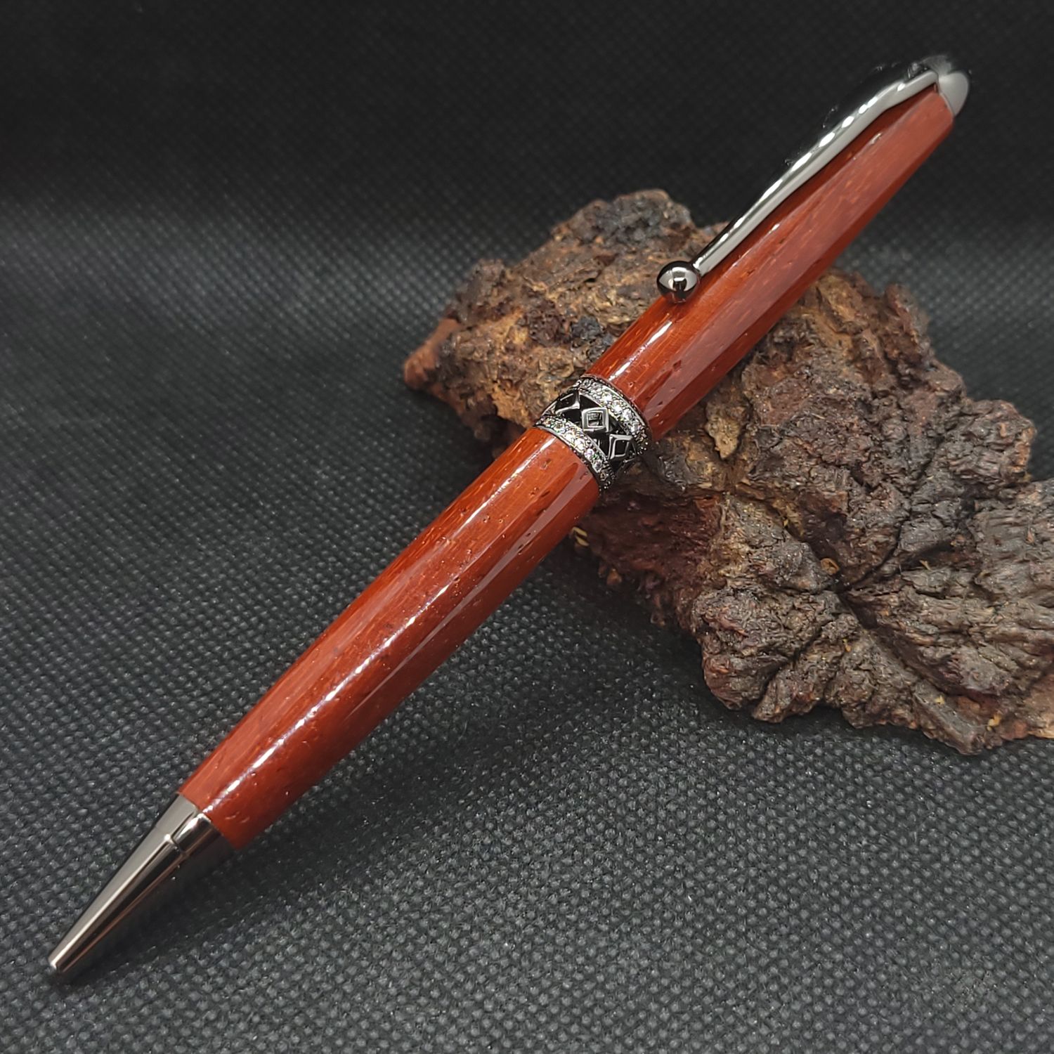 Streamline ballpoint pen
