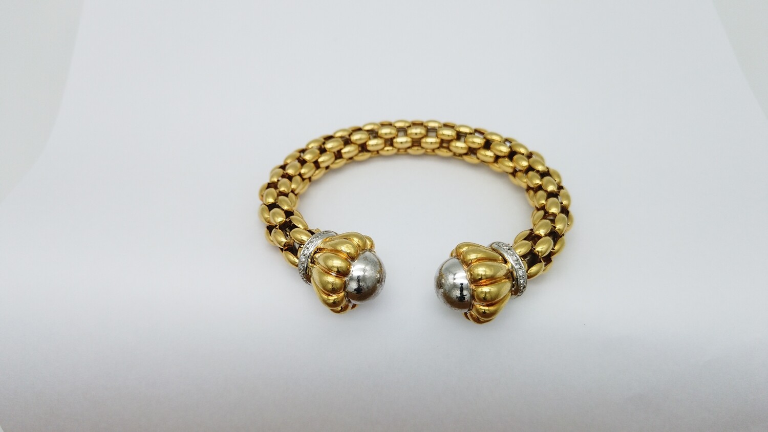 Pulsera en 2 Oros 18k con Diamantes- Más información llamar*