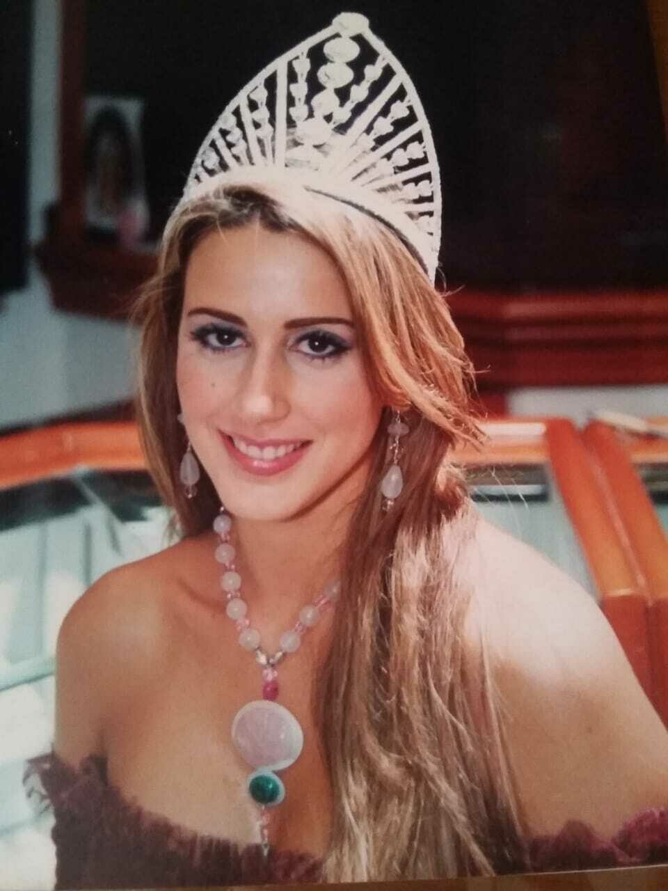 Caroline Bradford Señorita Atlántico 2003 con Corona Diseño exclusivo de Merce Dominguez