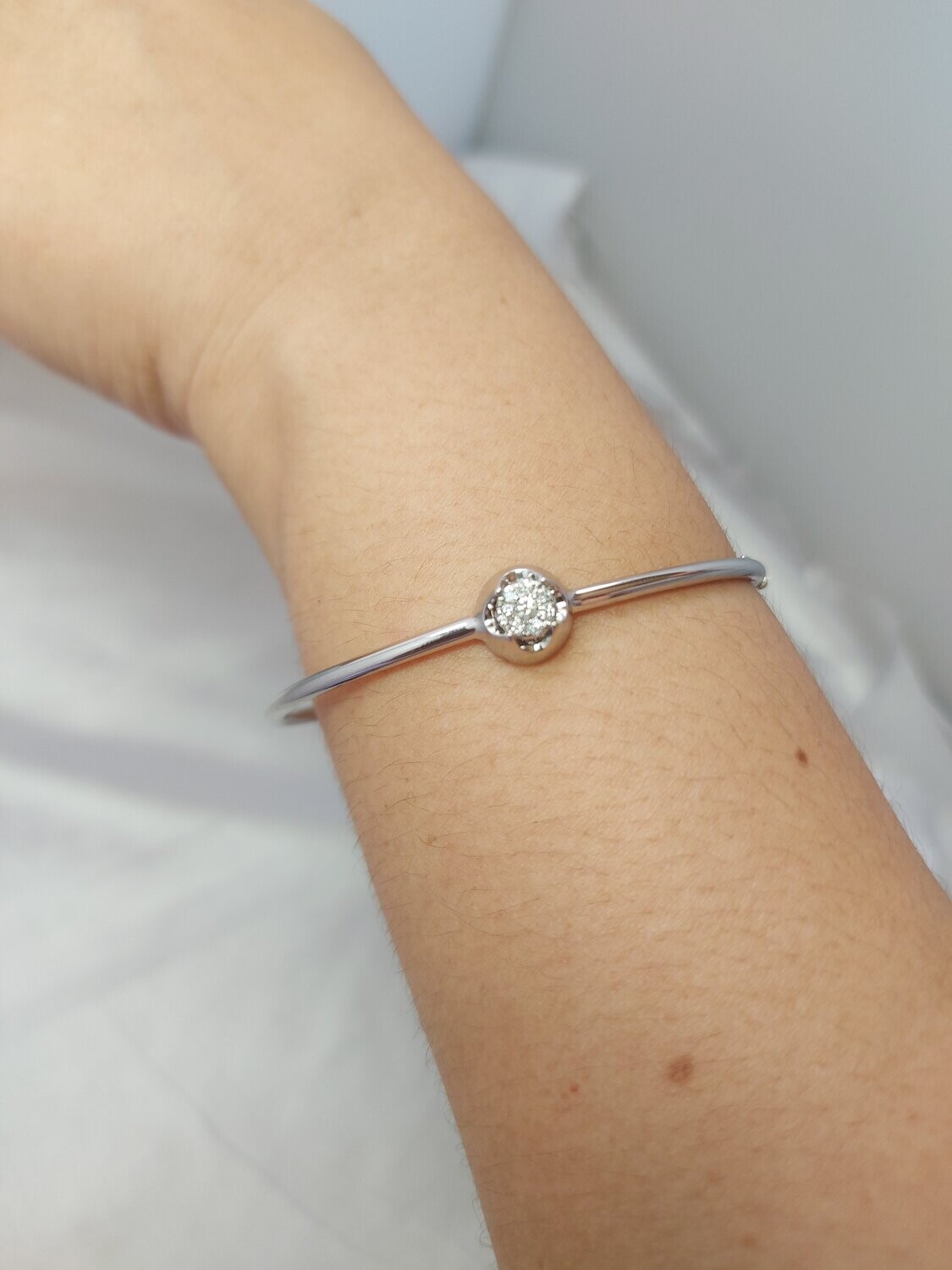 Pulsera en  Oro Blanco 18k con Dije de  Diamantes