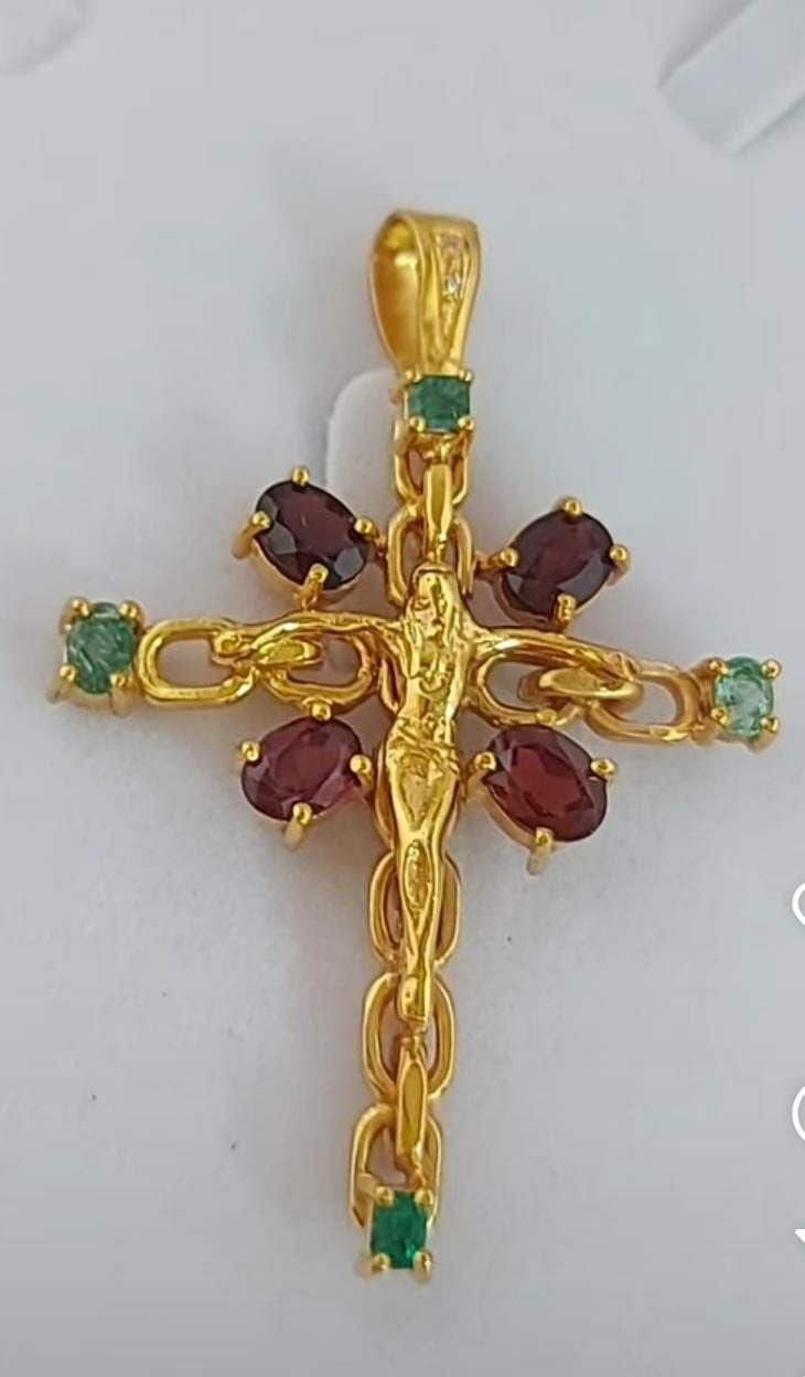 Dije de plata con esmeraldas y granate