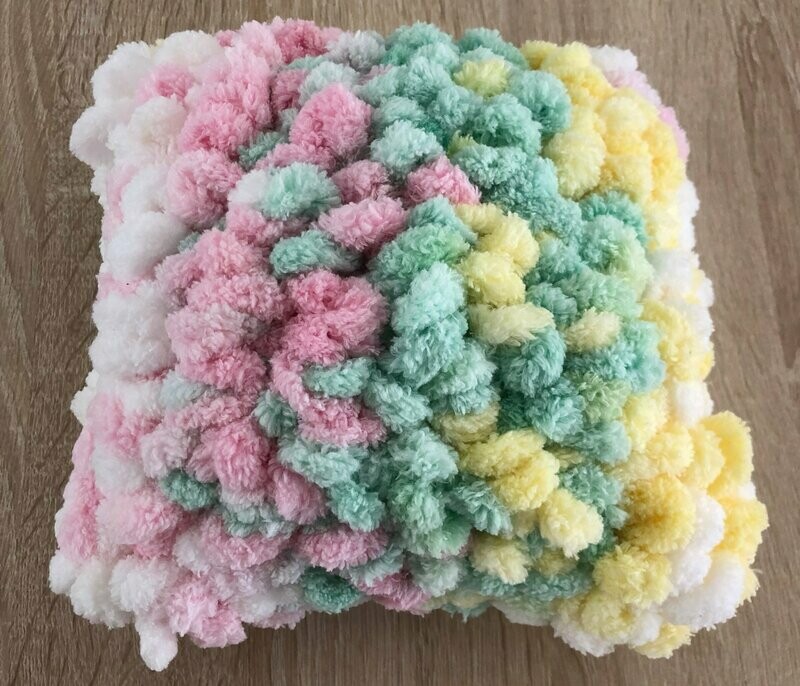 Coussin "Nouvolé" arc en ciel