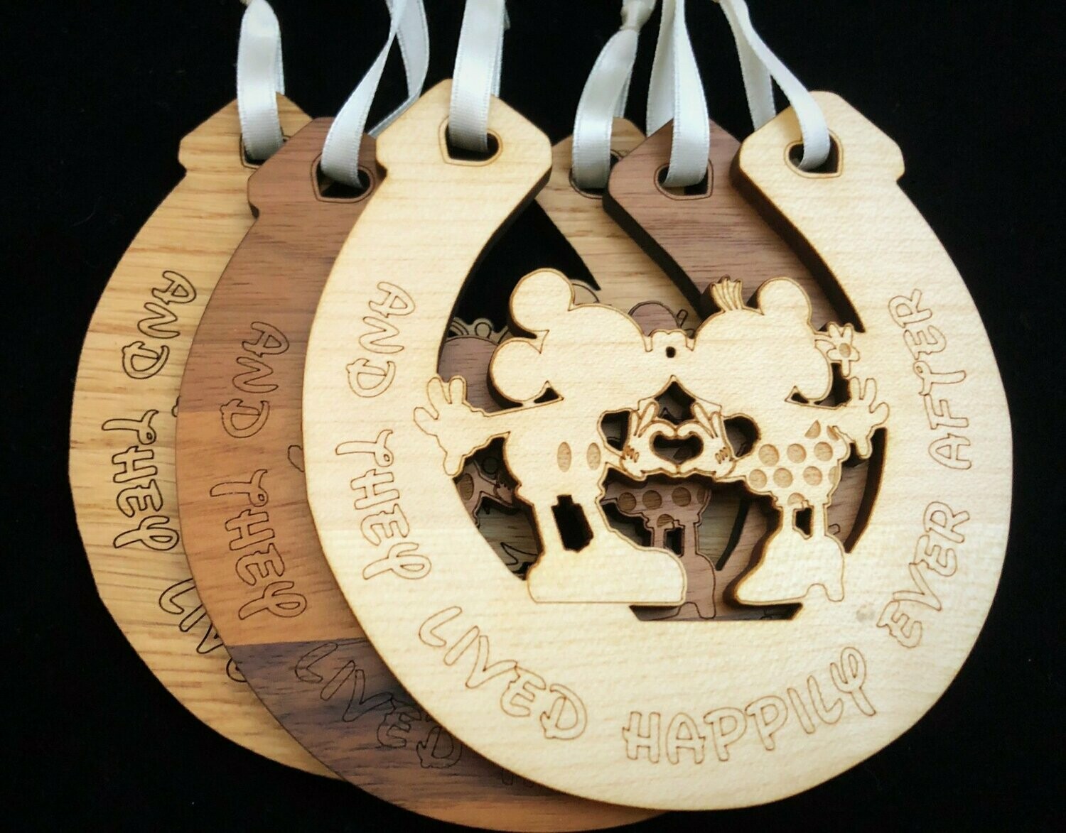Disney Mickey and Minnie Kissing and Heart Hands Wedding Horse Shoe