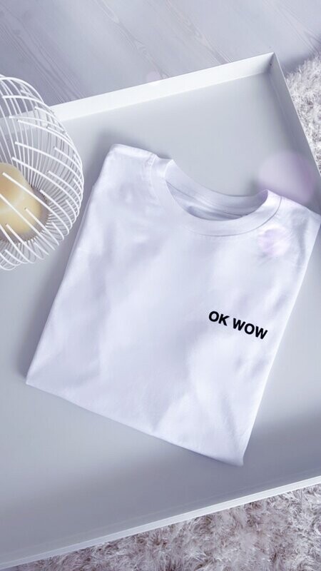 Shirt in  weiß  mit  "OK WOW"