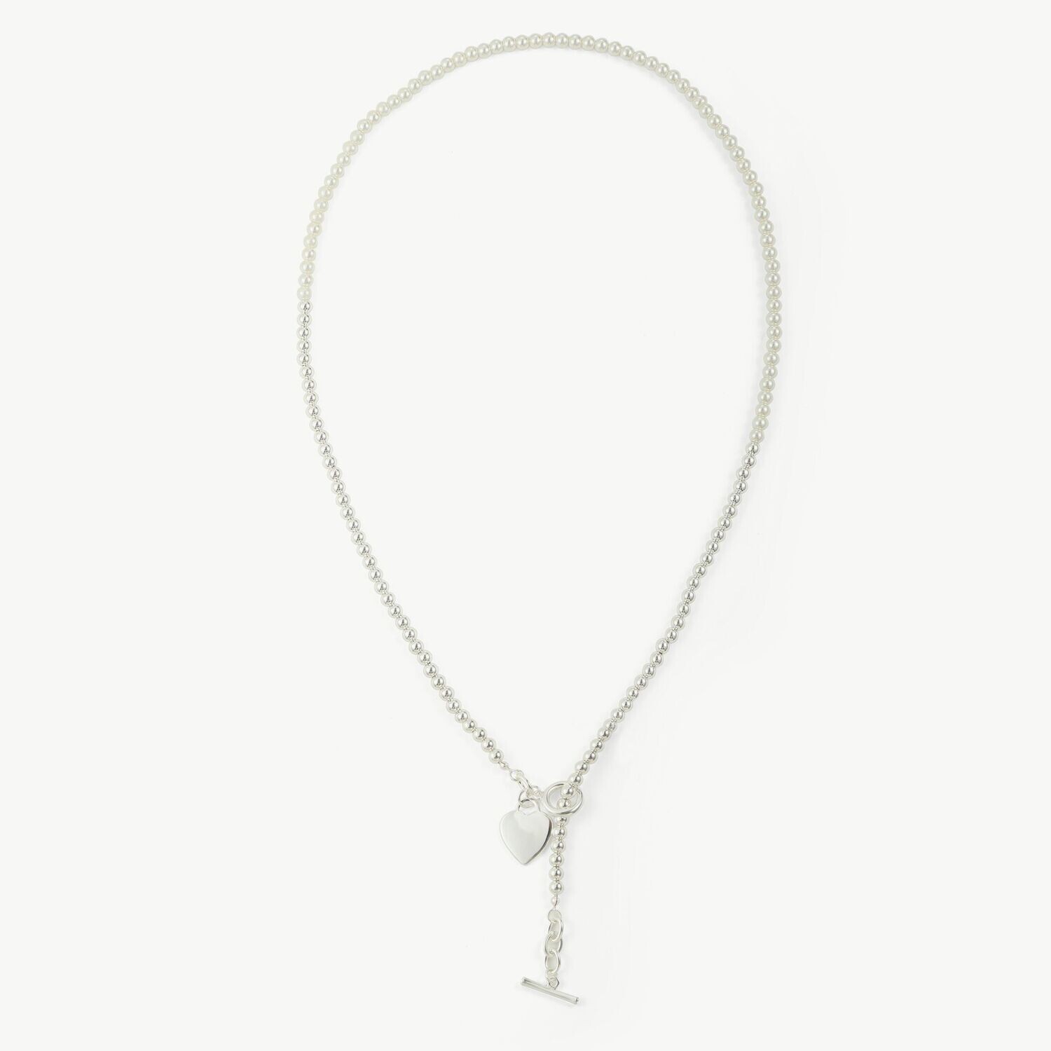 Kette mit Herzanhänger und Perlen