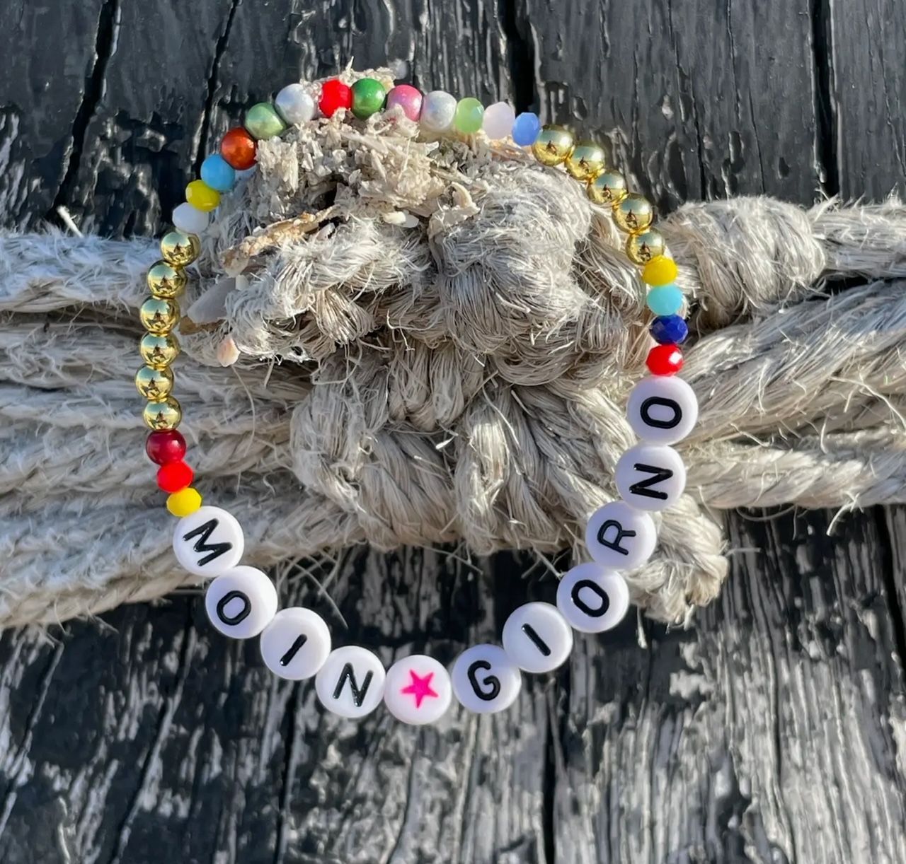 Elastisches Perlenarmband "Moin Giorno"