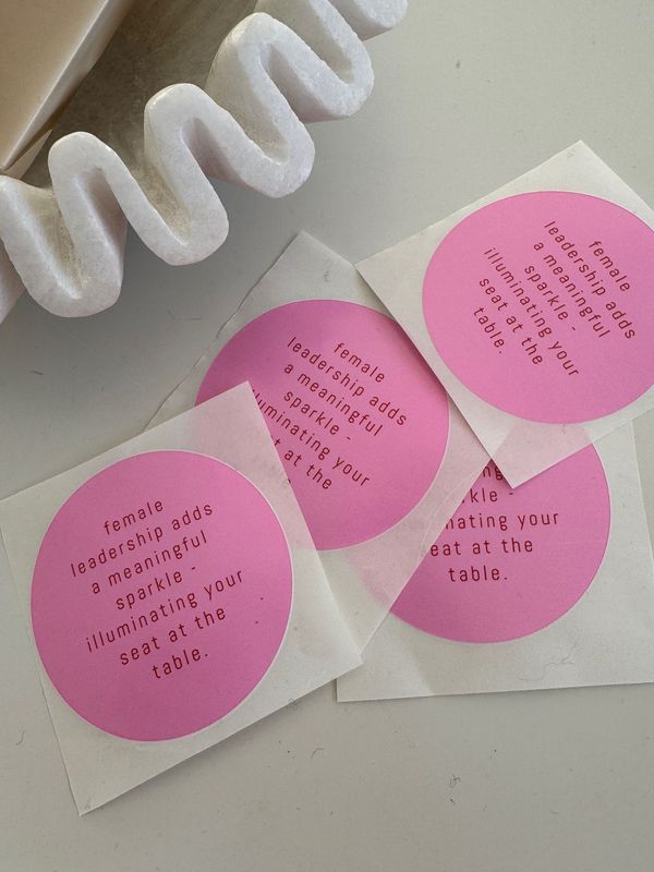 Sticker "female leadership"