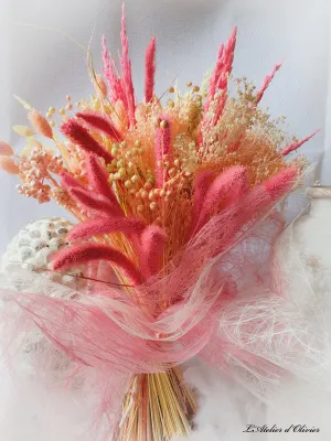 Dried flower bouquet in natural and pink tones