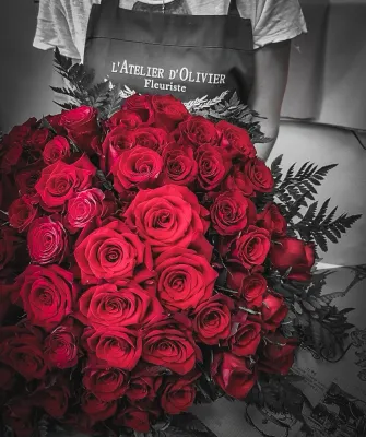 High-end bouquet of large red roses (from 20 to 500 roses)