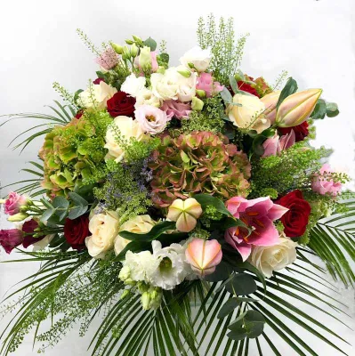 Voluptuous bouquet of lilies &amp; hydrangeas