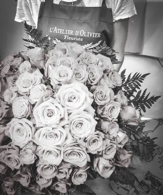 High-end bouquet of large white roses (from 20 to 500 roses)