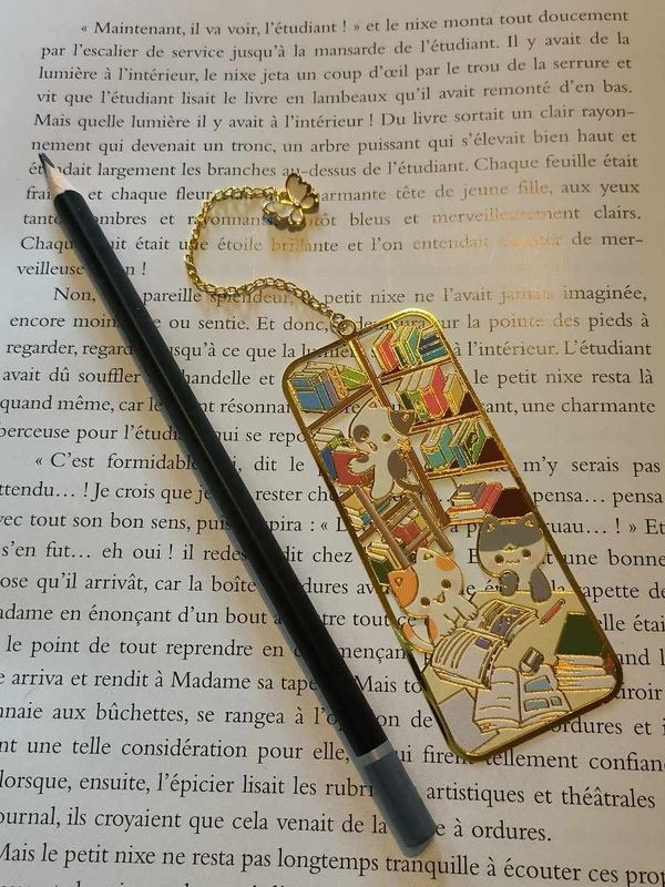 Marque-bijou chats de bibliothèque et papillon