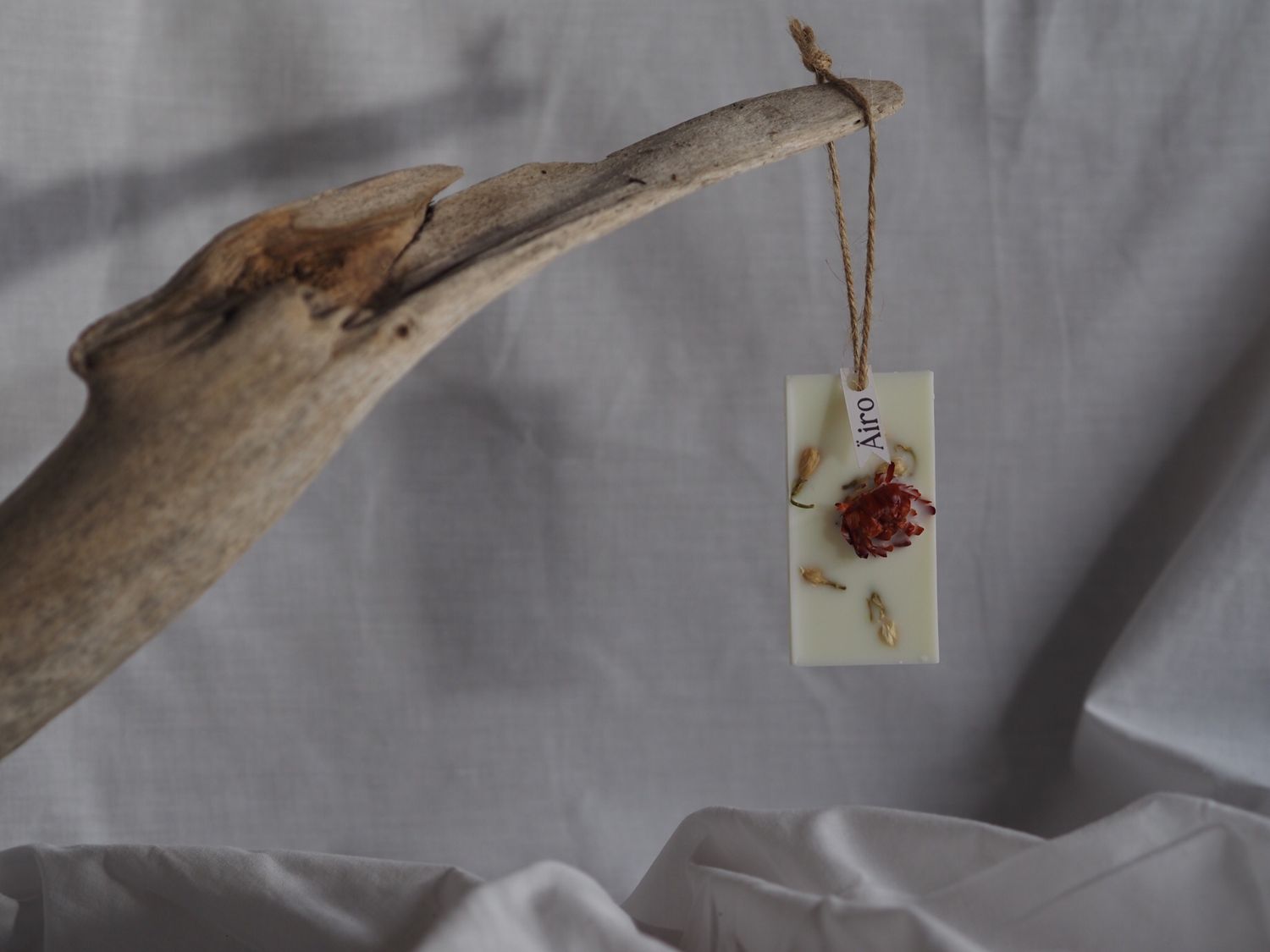 Ambientador solido de armario - Flor Tiaré.