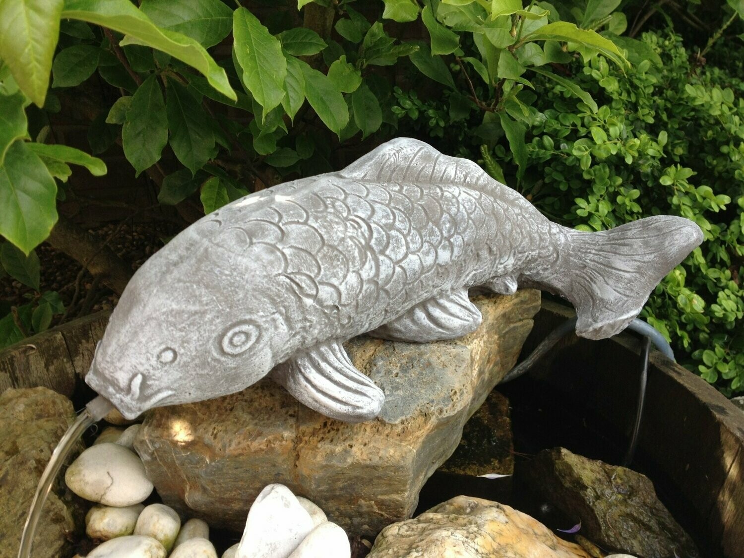 Steinfigur Wasserspeier Fisch Garten DekoSteingussKoi Teich Gartenfiguren
