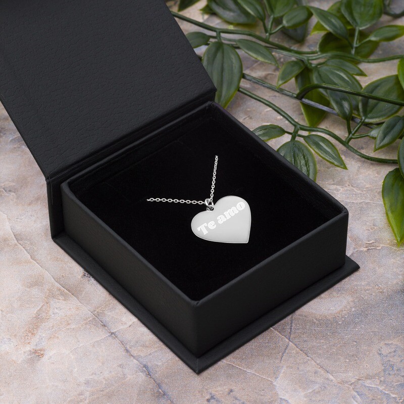 Cadena con corazón grabado en plata