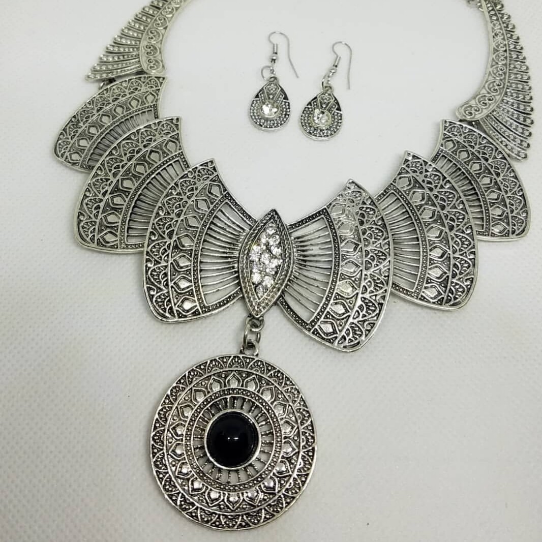Bow necklace set