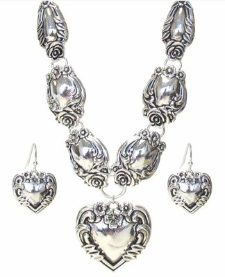 Vintage style hearts necklce set