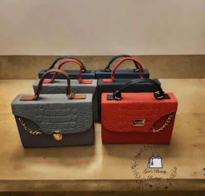Alina box bag