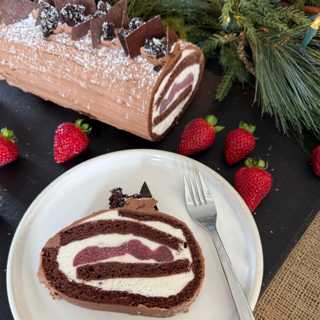 Bûche - Forêt Noire aux fraises Bûche - Forêt Noire aux fraises