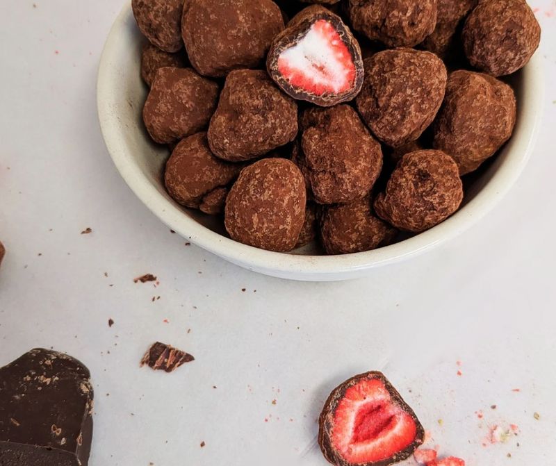 Fraises lyophilisées enrobées de chocolat