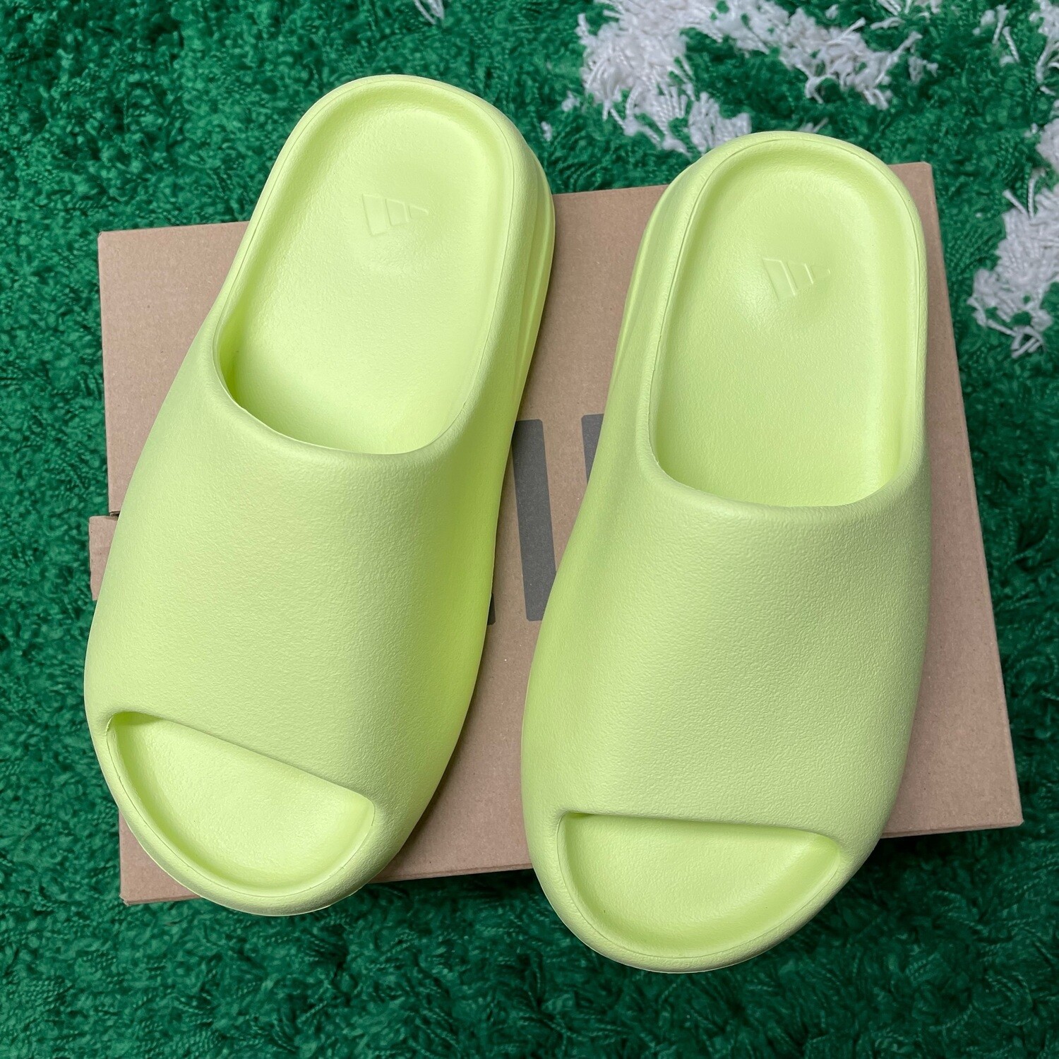 adidas Yeezy Slide Glow Green (2022) (Restock) Size 5M/6.5W