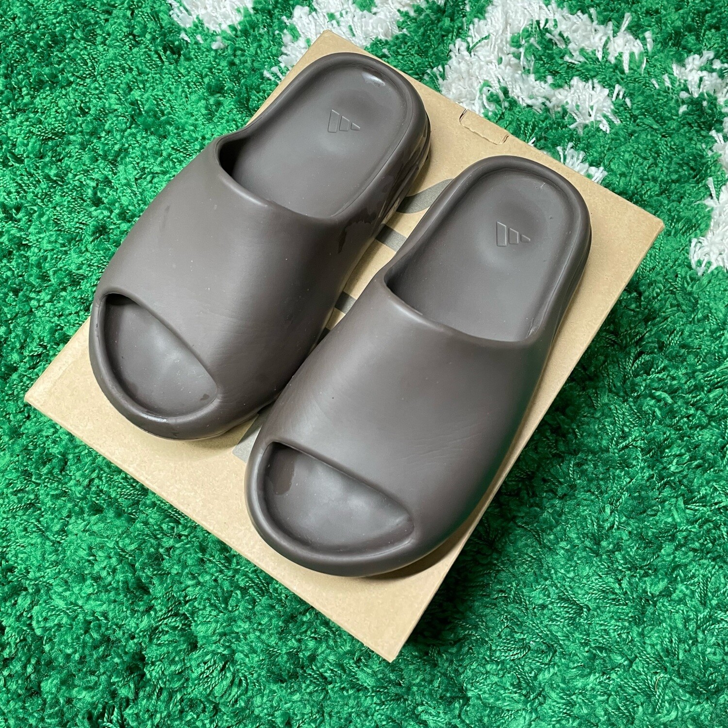 adidas Yeezy Slide Soot Size 4M/5W
