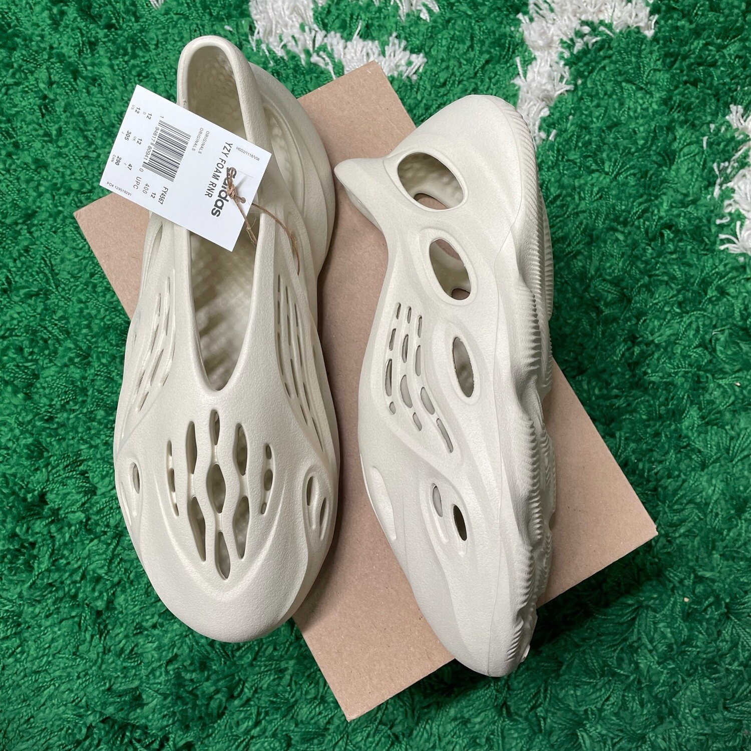 adidas Yeezy Foam RNNR Sand Size 12M/13.5W