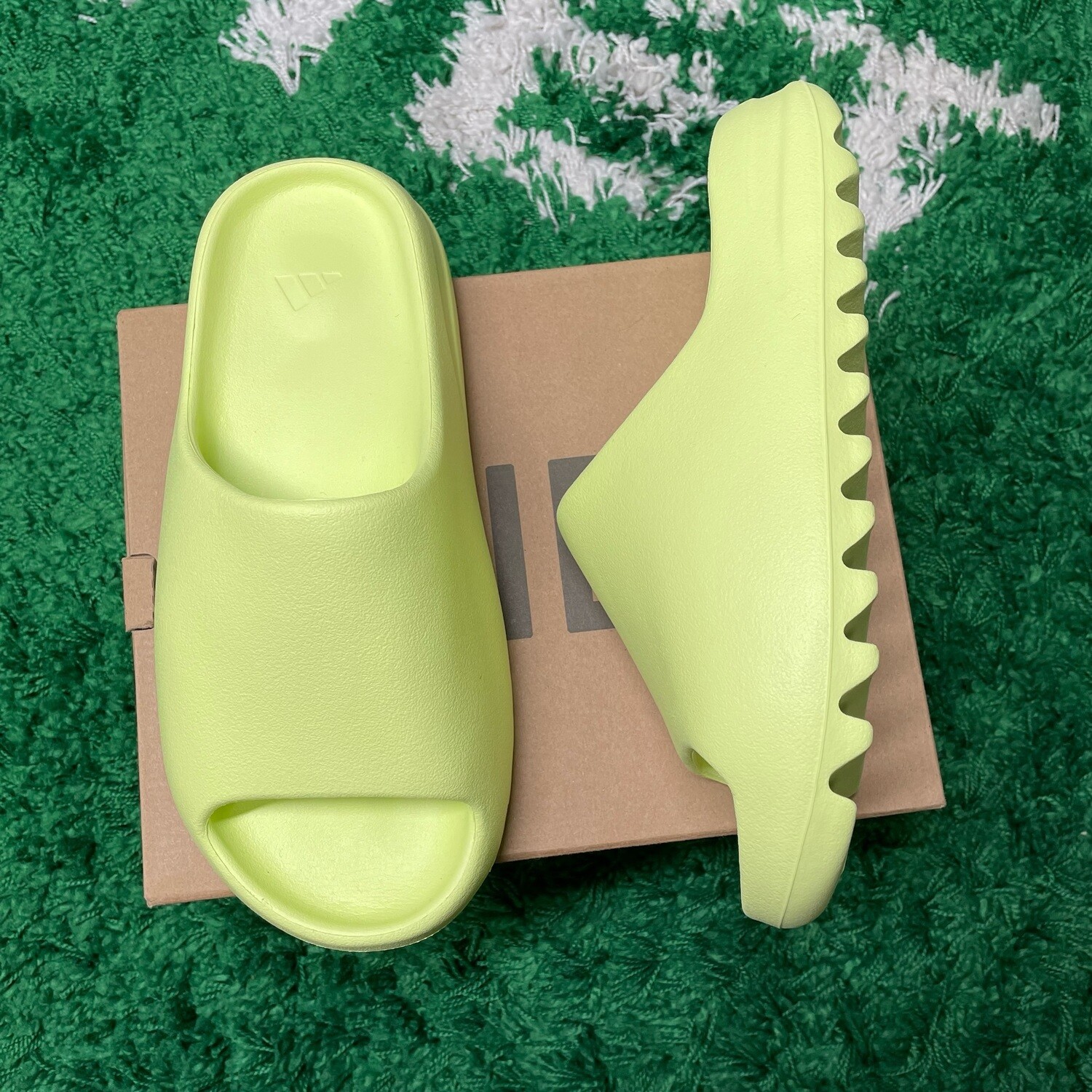 adidas Yeezy Slide Glow Green (2022) (Restock) Size 10M/11W