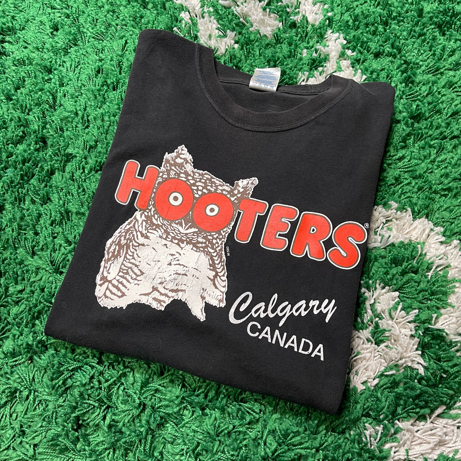 Hooters Calgary Tee Size XL