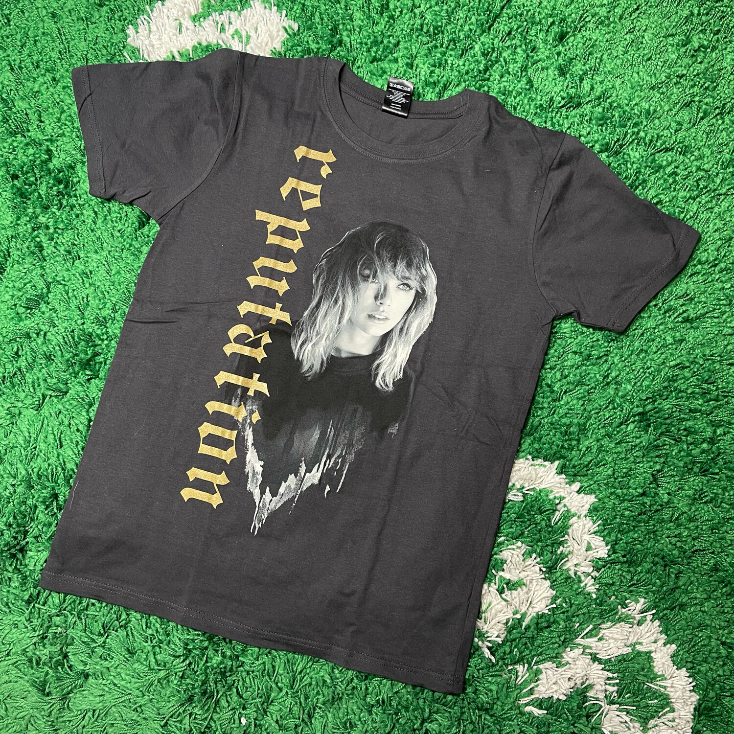 Taylor Swift Reputation Tour Tee Size Small