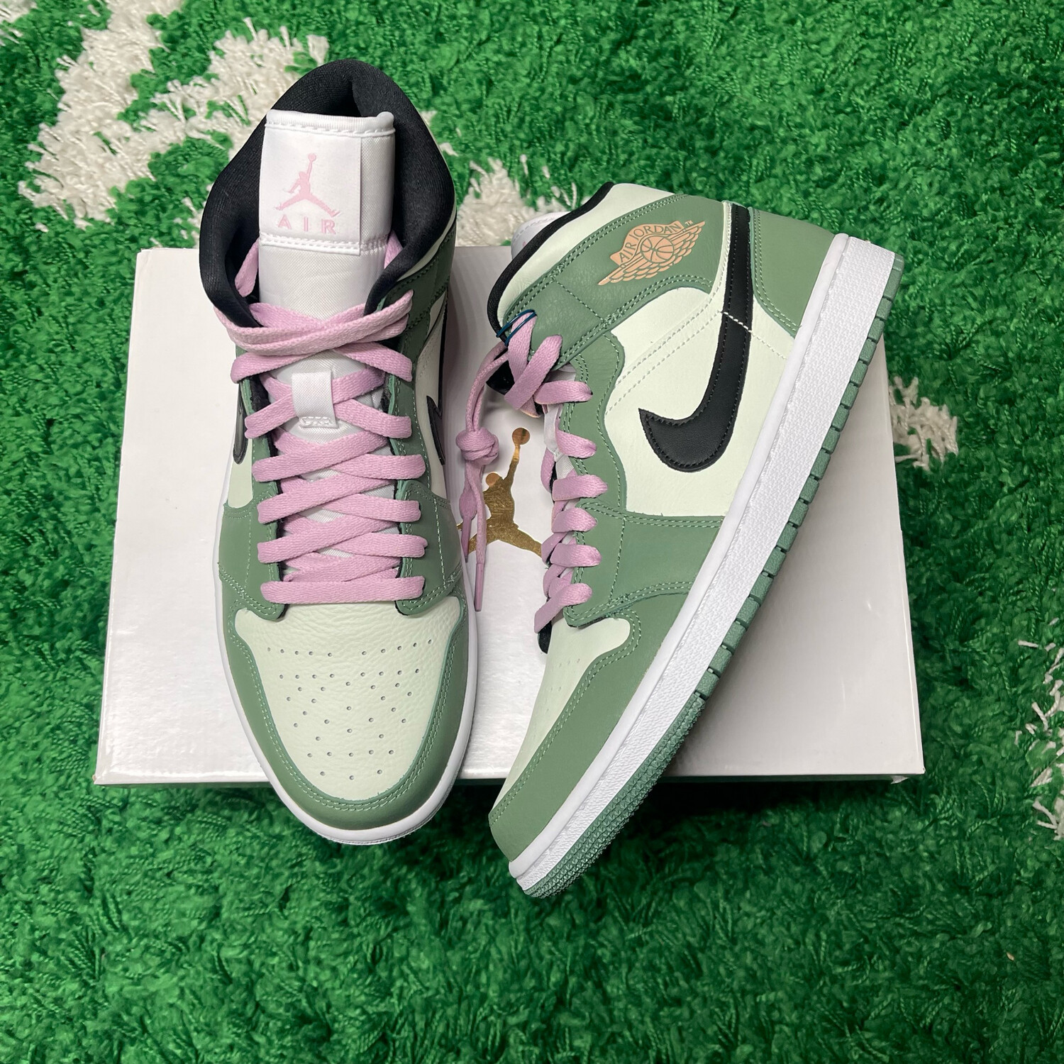 Jordan 1 Mid Dutch Green (W) Size 9.5M/11W