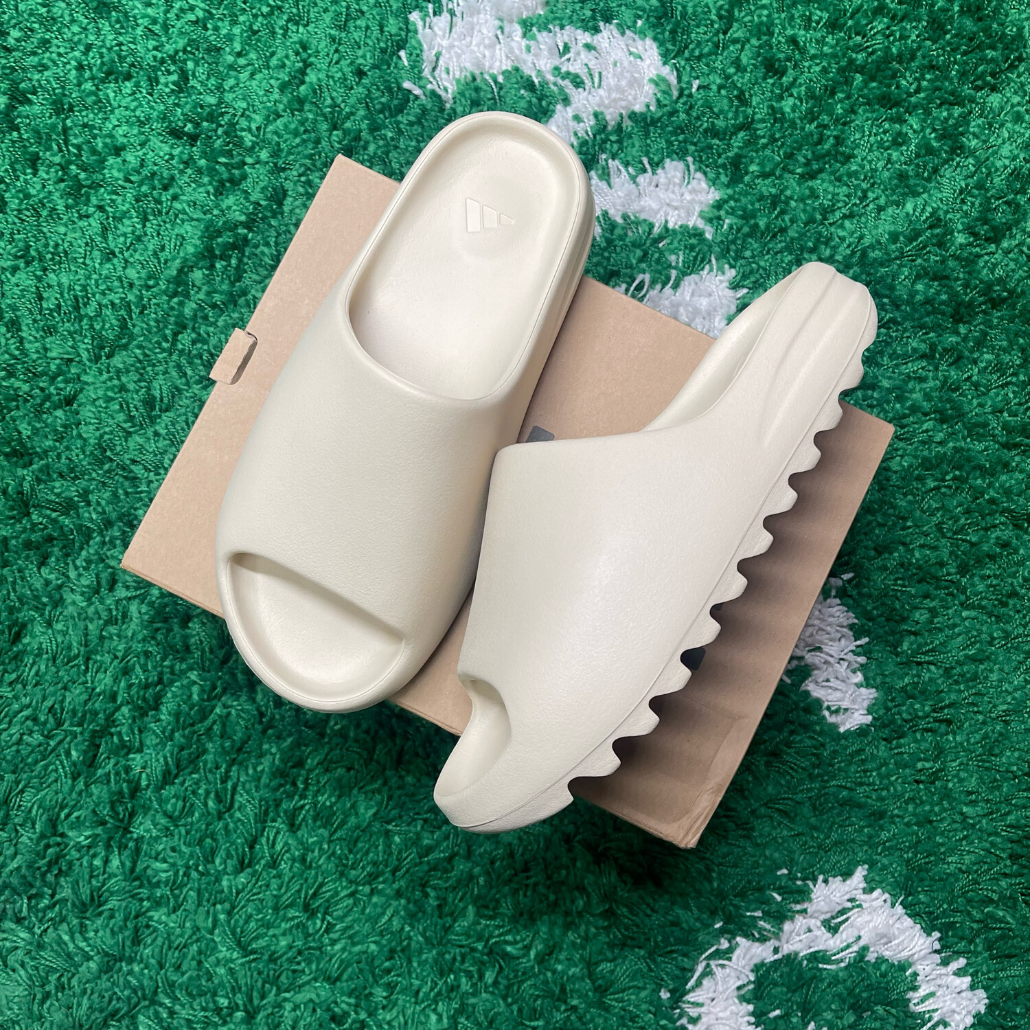 adidas Yeezy Slide Bone (2022 Restock) Size 12M/13.5W