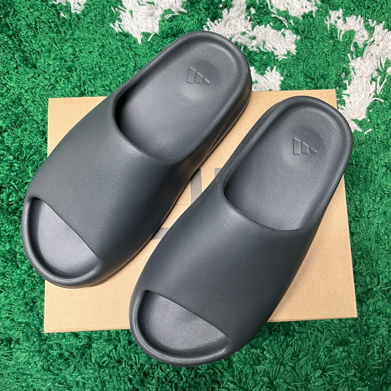adidas Yeezy Slide Granite Size 8M/9W