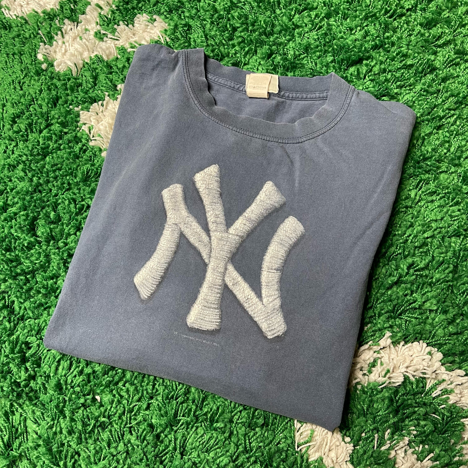 New York Yankees Classic Logo Tee Size Large