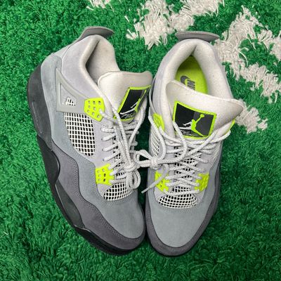 Jordan 4 Retro SE 95 Neon Size 11M 12.5W