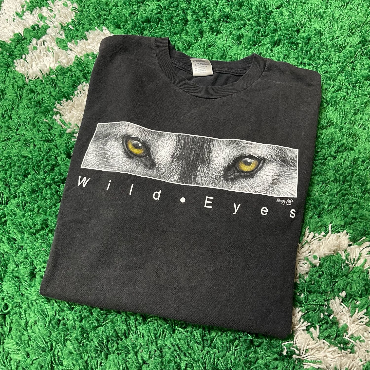 Wild Eyes Wolf Tee Size XL