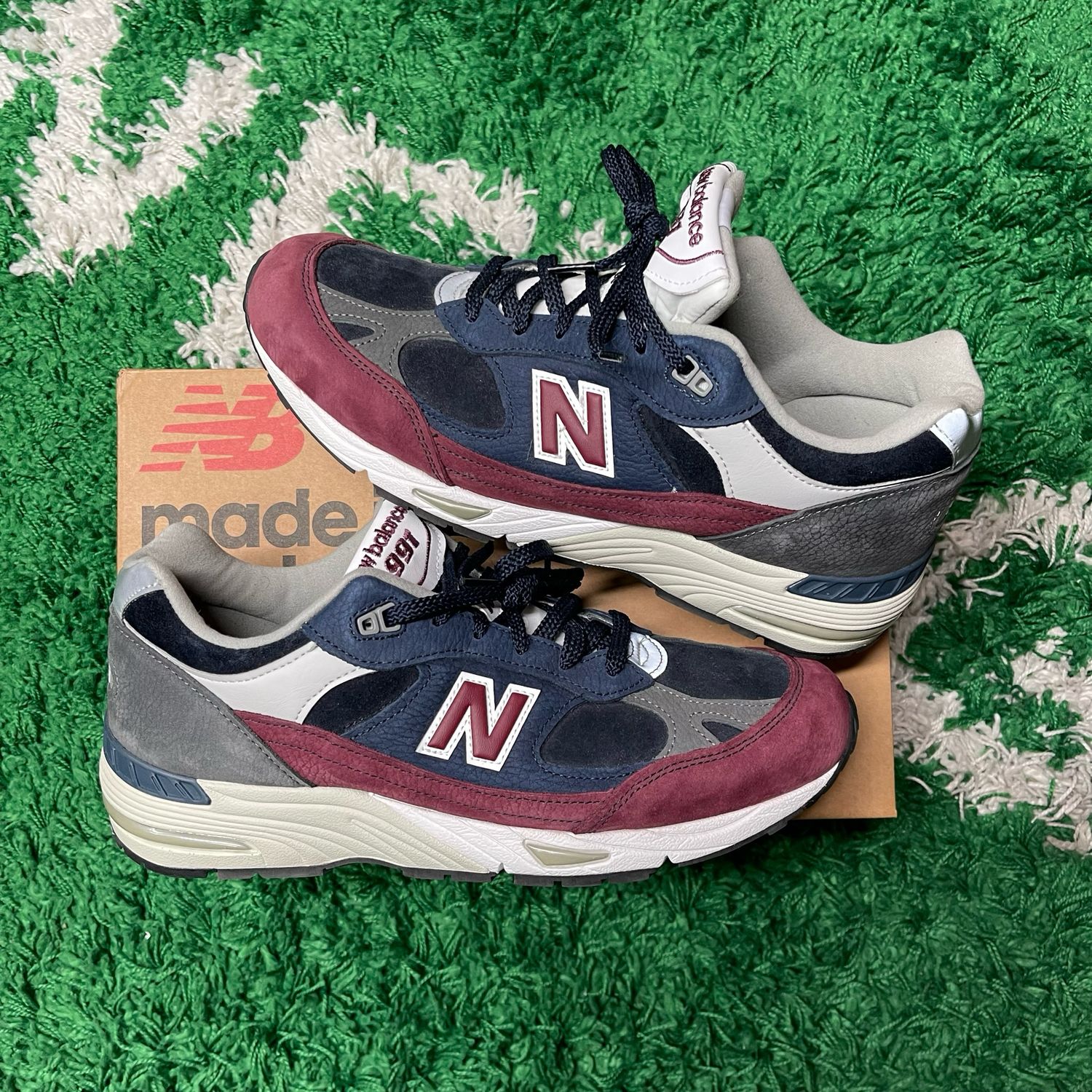 New Balance 991 Navy Burgundy Size 10M/11.5W