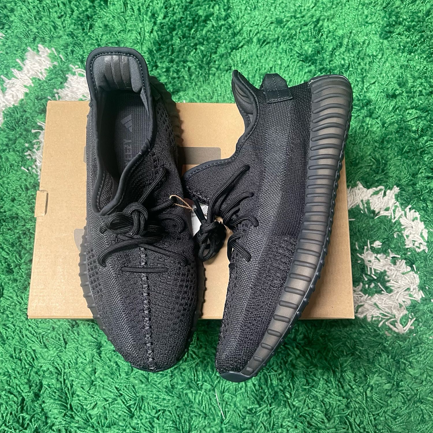 adidas Yeezy Boost 350 V2 Onyx Size 11M/12.5W