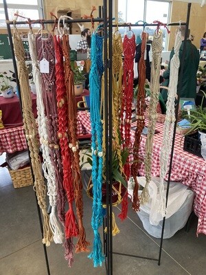 001 Macrame for hanging potted plants